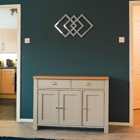 Modern 2 Bed Apartment Near City Centre Челмсфорд Экстерьер фото